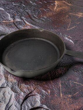 Vintage Figment 10" Dual Handles Dual Pour Spouts Cast Iron 1.75"D Frying Pan